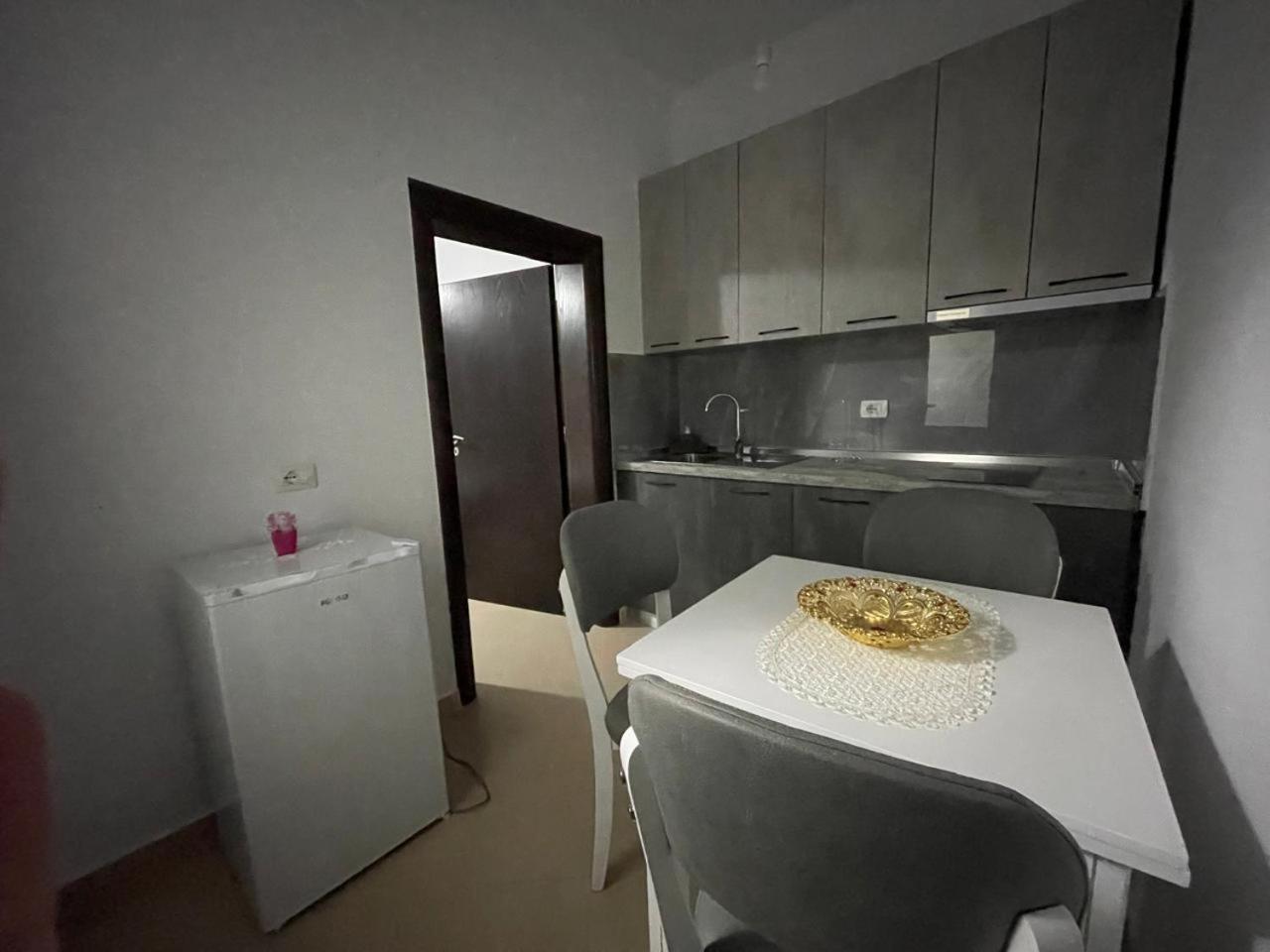 Vila Megi-Rent Room Vlorë Εξωτερικό φωτογραφία